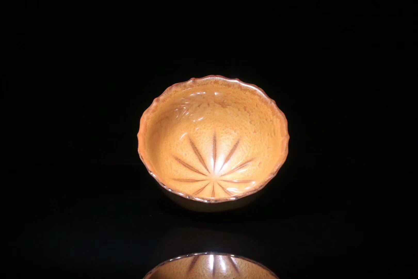 大国工匠 作者:范泽锋老师 作品:莲花 【呤赏烟霞】 口径:10.5cm*6.5cm