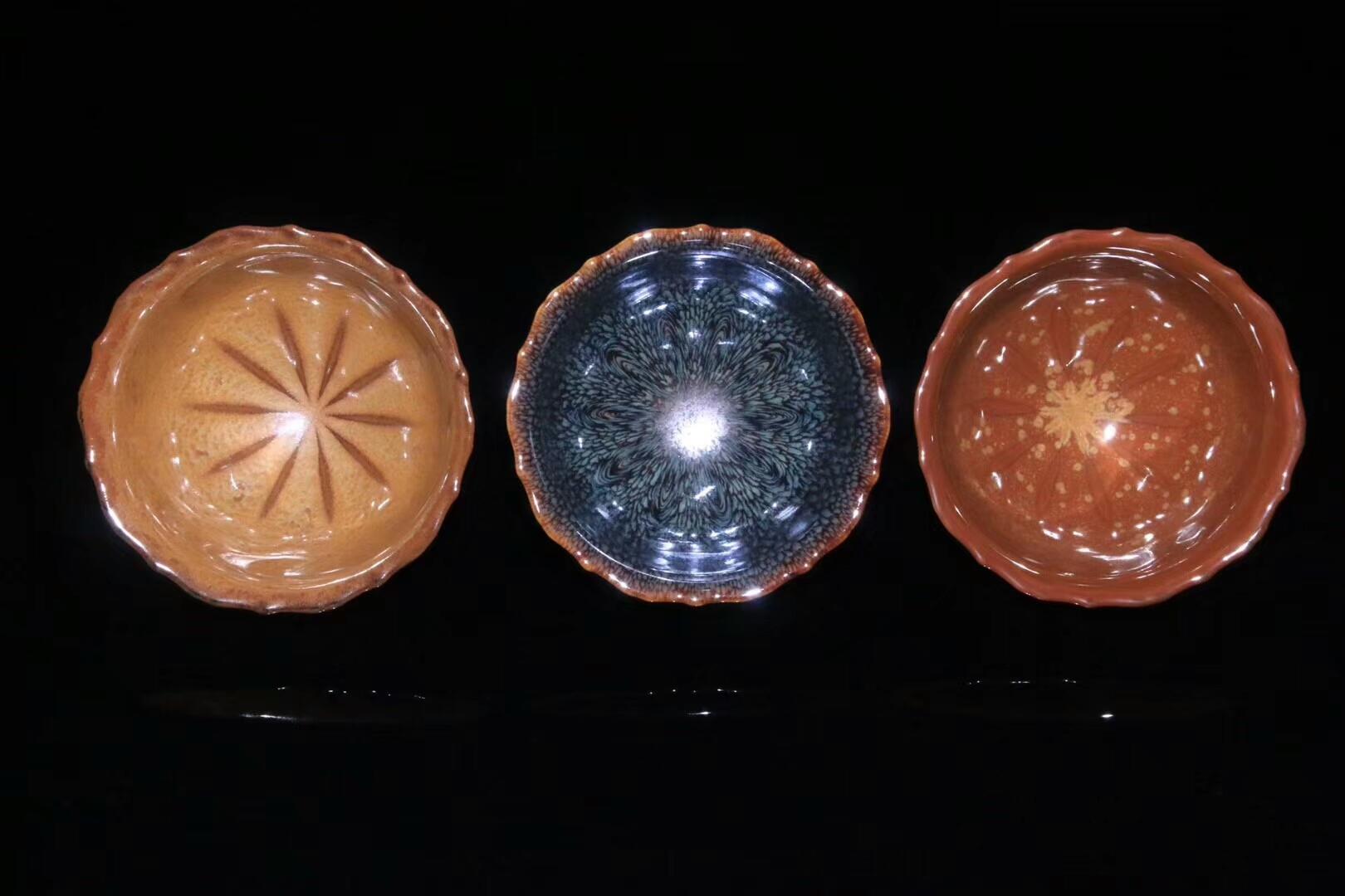 大国工匠 作者:范泽锋老师 作品:莲花 【呤赏烟霞】 口径:10.5cm*6.5cm