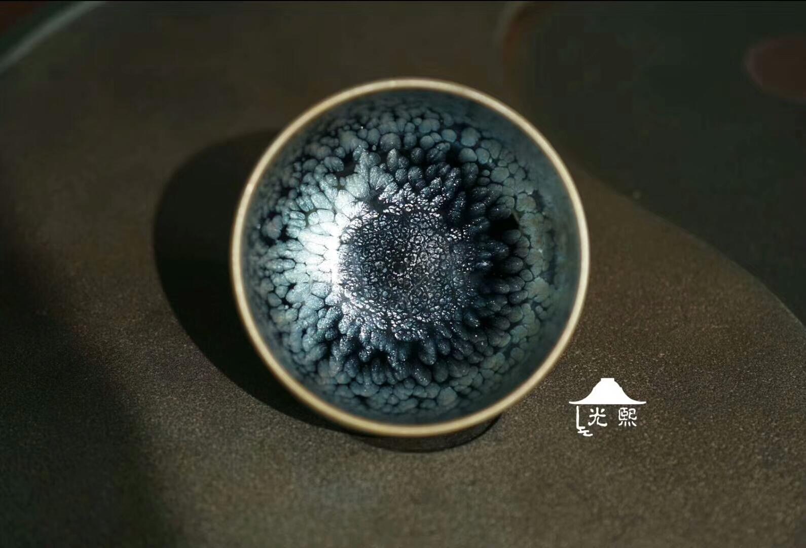 品名:致远 作者:李光熙.王生水 寓意:车马兼程 志在远方。