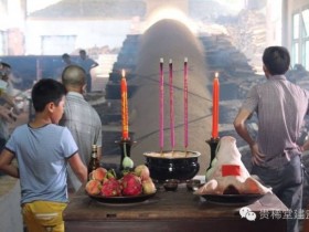 贵稀堂30米长装窑量达15000件龙窑柴烧第一窑点火开烧