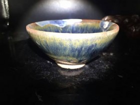 宋代老盏釉水好,釉面光滑,开片器型完整,银修缮尺寸9.3/4.5公分