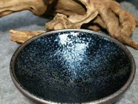 缪兴洲油滴盏:口10.8高4.5