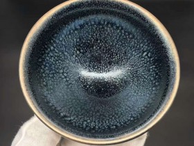 缪兴洲,蓝色小油滴,口径8.7高5.2,精致!