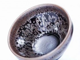 李勇8.8公分束口传统黑釉油滴盏,极具宋盏韵味的作品