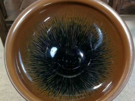 叶礼忠金丝兔毫盏:口9.2高5.5,波化釉面。