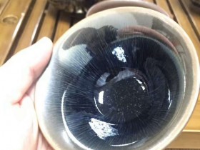 肖毅9公分敞口银兔毫盏,全玻化釉面,毫毛修长细密,丝丝入扣