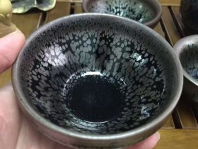 李勇8.8公分束口黑釉油滴盏!釉面非常有韵味,器型好看!