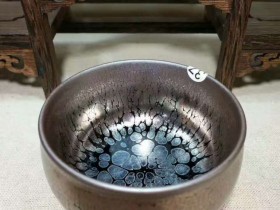 吴德兴珍珠滴禅定盏:口7.5高5,圆润饱满。