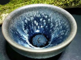 严记蓝油滴束口:口8.8高5.3