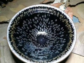 江汉旺“儒盏”:8.8*4.5,黑釉银斑,油滴飞洒自如。