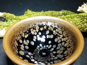 谢松青“春盏”:9.5*5.2