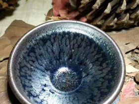 徐峰蓝油滴盏:口7.5高4.3