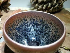 范大源敛口油滴盏:口9高6.4,滴滴均匀饱满。