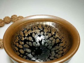 谢松青“春盏”:口9高5.5