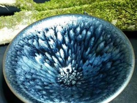 罗杰“百花”斗笠盏:口9.9高4.8,绚丽绽放。