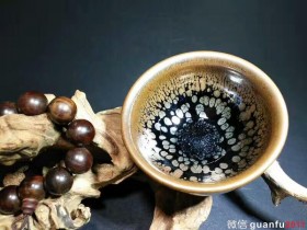 谢松青“春盏”:口径9.3*5.3