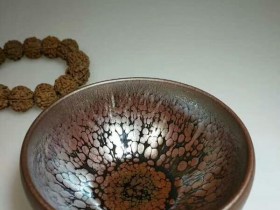 沐仙生“夜华”系列:口8.5高5,面若桃花。