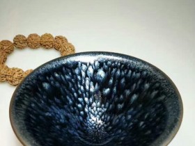 罗杰“百花”盏:口10高4.8,百花盛开,争奇斗艳。