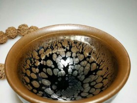 谢松青“春盏”:口9高5.5