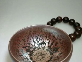 沐仙生“夜华”:口8.5高5,面若桃花。