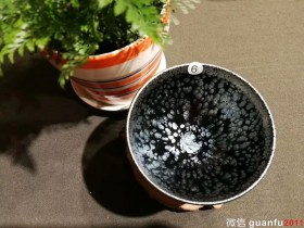 李佐文“黑釉银斑”束口盏:口径9*5.5 晶体饱满生动