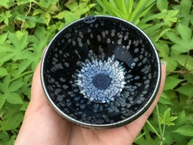 曹永 黑底银滴敛口盏:口径8.3*5.8