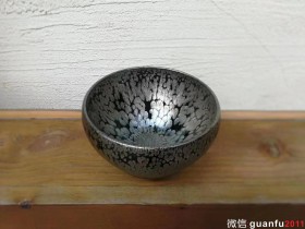 李英手制油滴 口径:8.2  高:5.4