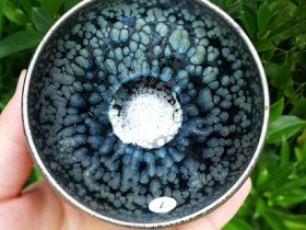 李英手制 口径:8.3   高:5.5 超强晶体