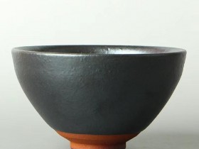 【作者】:熊忠贵老师 【品名】:柴烧抹茶碗 【尺寸】:口径12.5cm 【等级】:实力派老龙窑 【作用】:软化水质