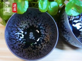 【作者】吕财和老师 【品名】彩油滴盏 【口径】9*5