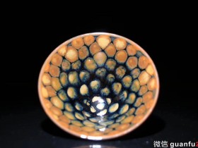 【作者】吕竹兴老师 作品 【品名】黄金甲 【规格】9 x 5.3 cm