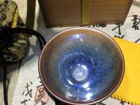 乾窑 吴兴乾师傅 青蓝毫桃花斑束口建盏 直径10.48 高5.8