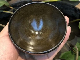 龙窑柴烧 茶抹釉  传统器 敛口 口径：9.3高：6 刘唐慎
