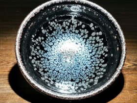 卓立旗~黑底银斑泰斗