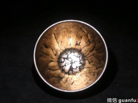 【作者】陈为聪老师 【品名】金油滴 【规格】8.5 x 5 cm