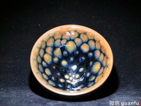 【作者】吕竹兴老师 【品名】黄金甲 【规格】9 x 5.3 cm