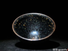 【作者】邱藏亿老师 【品名】侘寂黑釉 【规格】8.5 x 5.3 cm
