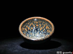 【作者】郭明庆老师 作品 【品名】秘色鹧鸪 【规格】8.5 x 5.8 cm