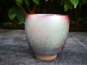 周流海师傅作品~粉彩手握杯 口径6.5肚大7.3高7.2