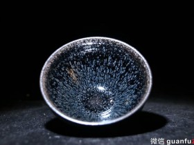 【作者】陈叶琦老师 作品 【品名】情深义重 【规格】8.7 x 5 cm