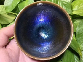 台湾曜变大师 作者:李春和 作品 :虹彩曜变 口径:9.2cm*6.5cm