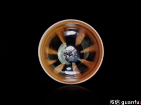 非遗传承人   作者:阙梅娇 作品:柴烧 西瓜纹 口径:9.2cm*5.3bm