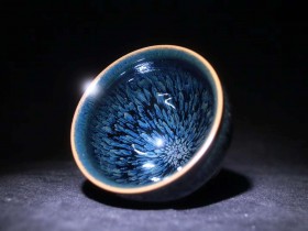 金油滴开宗大师———黄美金老师十八周年纪念款全球限量【天外飞仙】赠纪念银币 收藏价值高口径:8cm*6cm