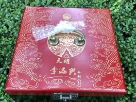 【作者】: 李远兴老师 【品名】:天曜 【尺寸】:口径:8 高:4.3 【作用】:软化水质 纯手工 【材质】:天然胎土和釉矿石的完美结合