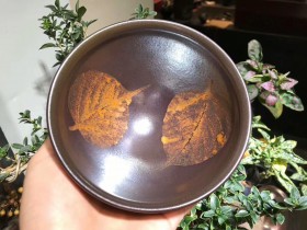 建盏国大师 作者:孙建兴 作品:柿红 双木叶 口径:12.7cm*7.5cm