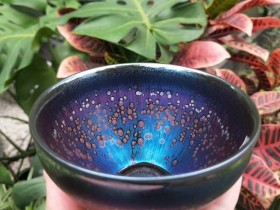 吴立主   专注矅变 纹理清晰, 颜色变化分明 口径:10.2   高:6.2